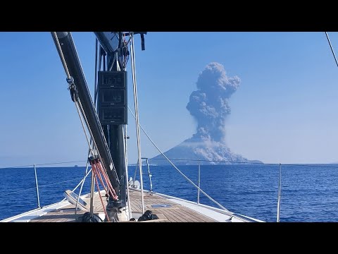 Watch the EXACT moment the Stromboli volcano erupted! (03/July/2019)